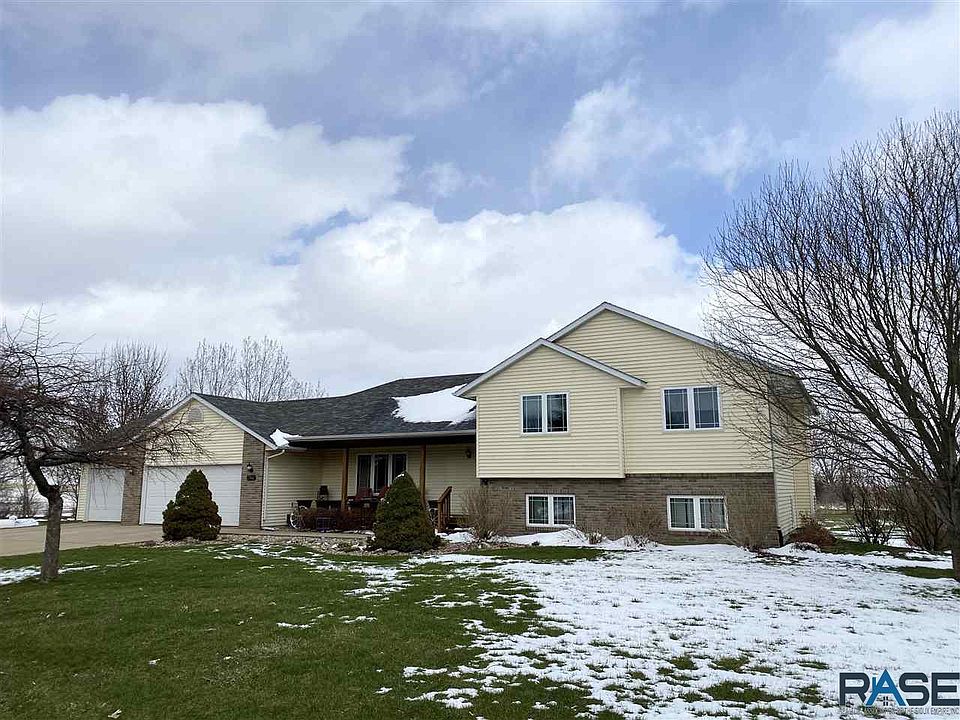 1st image of 27042 Reynolds Pl