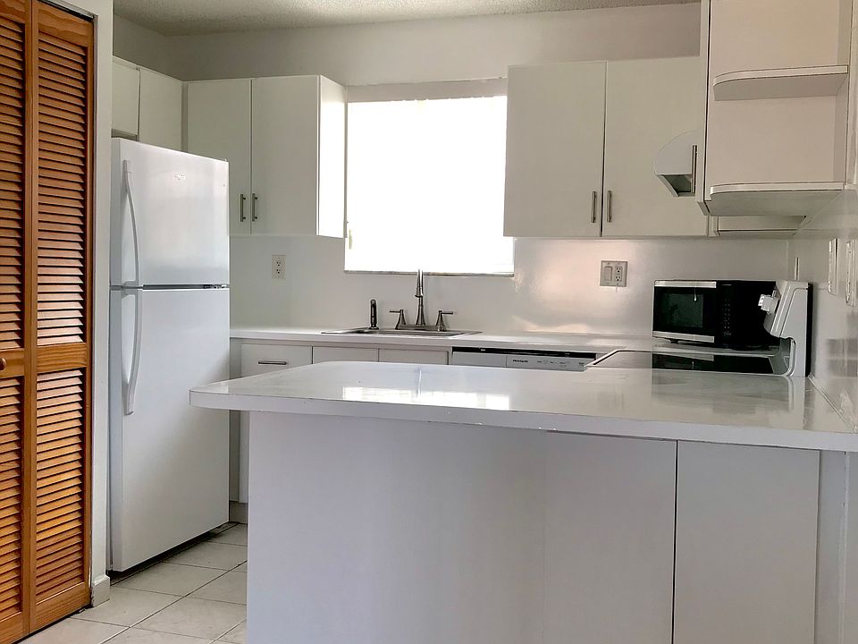 1st image of 3264 W 70th St
