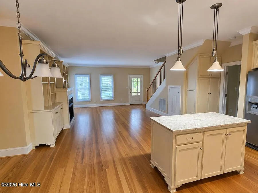 2 bed, 2.0 bath, 1848 sqft, $2,400 — Photo 1