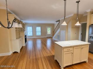 221 Pollock St, New Bern, NC 28560