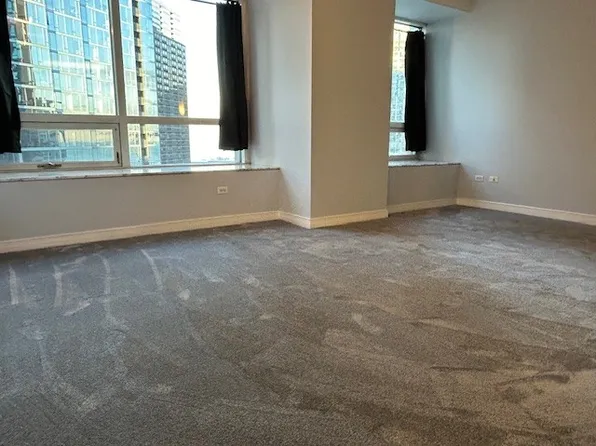 512 N McClurg Ct, Chicago, IL