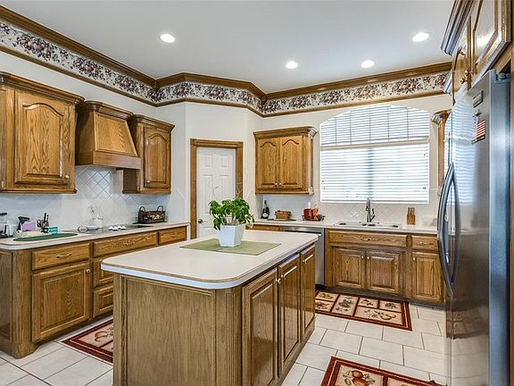 4th image of 1163 Hidden Valley Ln