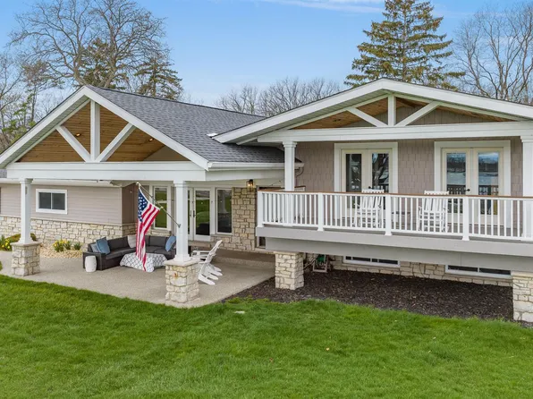 23772 E River Rd, Grosse Ile, MI 48138