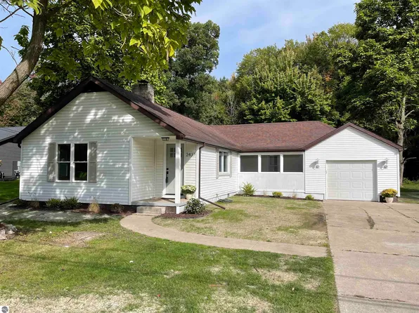 2437 E Ashby Rd, Midland, MI 48640