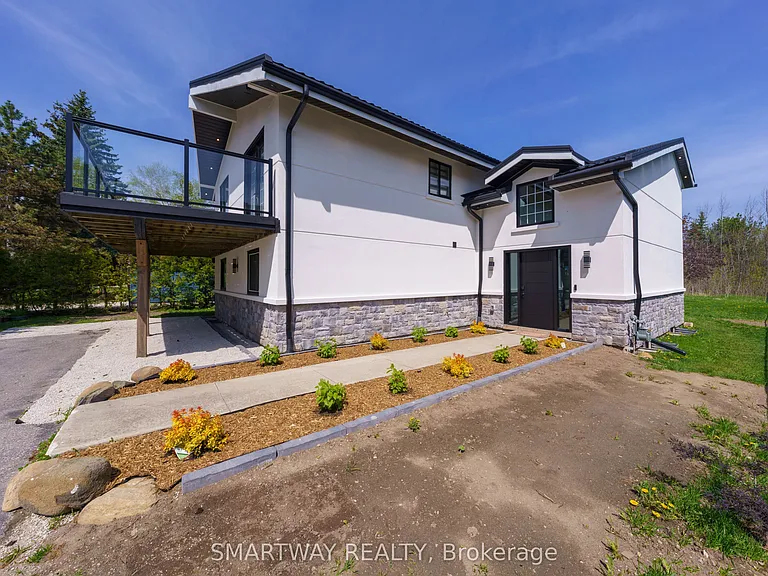 107 Campbell Cres — Photo 2