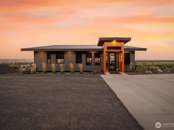 1880 Artemis Rdg, West Richland, WA 99353