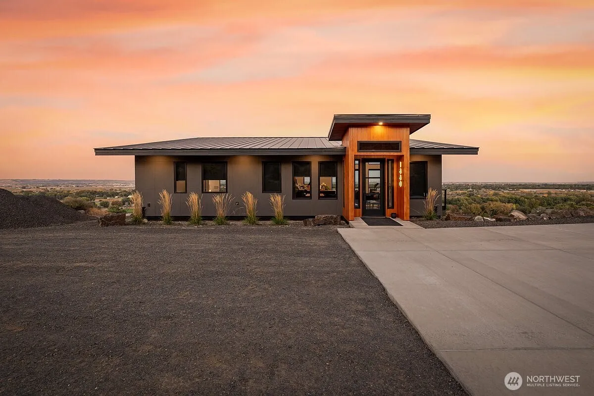 1880 Artemis Rdg photo 1