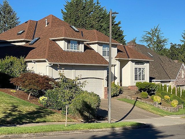 2nd image of 2560 Beacon Hill Dr