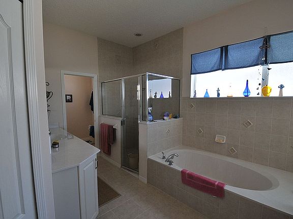 4th image of 54 London Dr