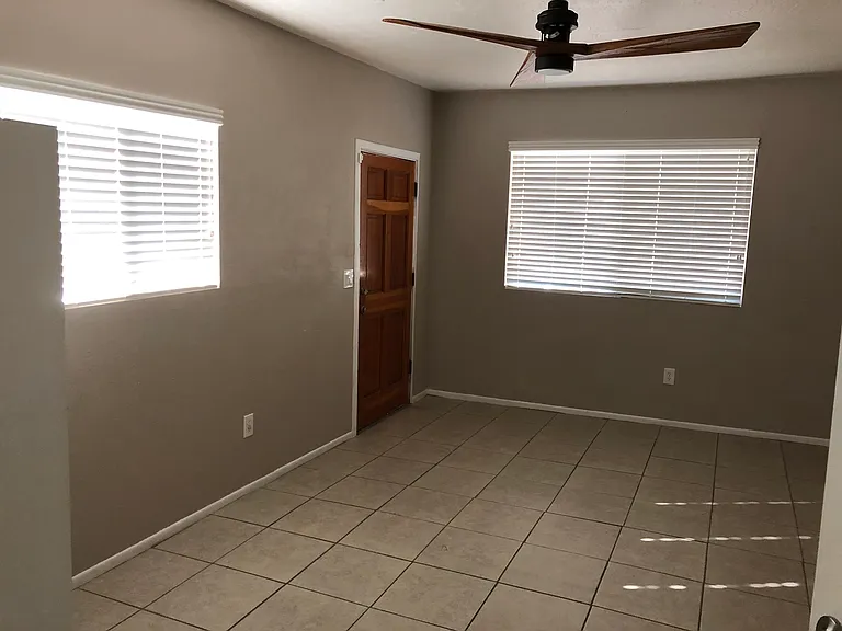 1141 W North Ln — Photo 6