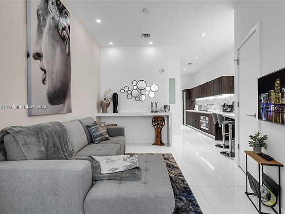 4th image of 851 NE 1st Ave #408