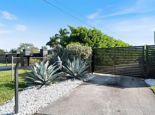 5702 SW 136 Avenue, Southwest Ranches, FL 33330