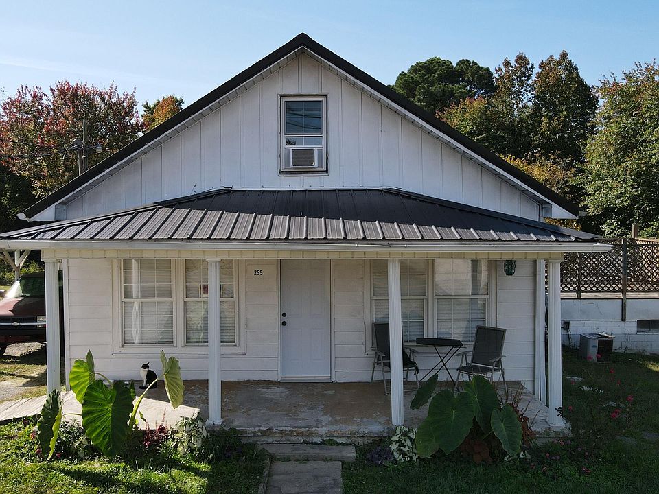 1st image of 255 Maple St