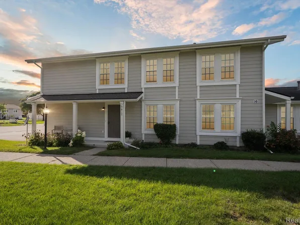 39817 Village Wood Ln, Novi, MI 48375