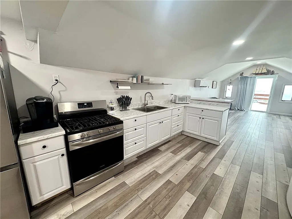 1 bed, 1.0 bath, 694 sqft, $1,600 — Photo 4