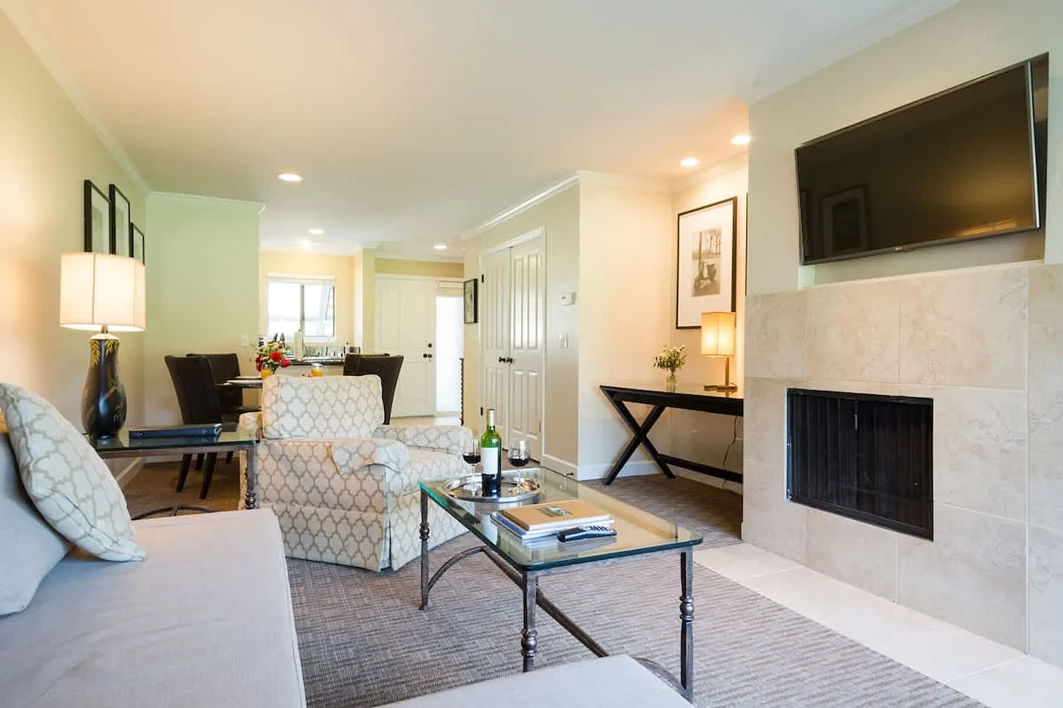 1 bed, 1.0 bath, 796 sqft, $8,271 — Photo 2