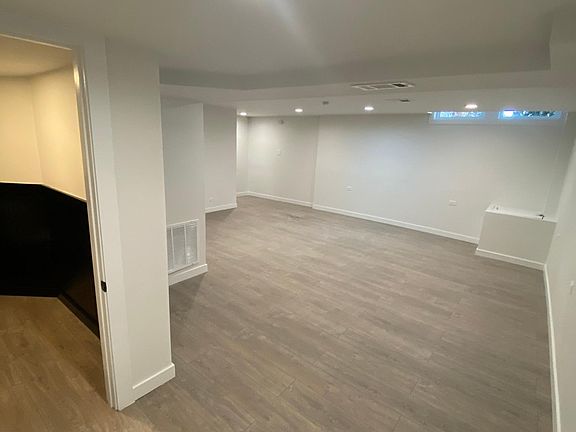 5th image of 211 Bradley Ct Unit C