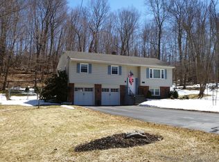 79 Mandalay Dr, Poughkeepsie, NY 12603