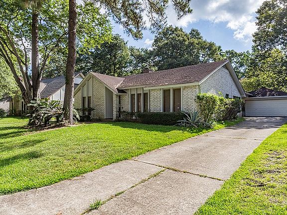 2nd image of 4014 Pecan Knoll Dr