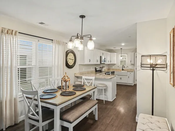 215 Emmett Dr, White House, TN 37188