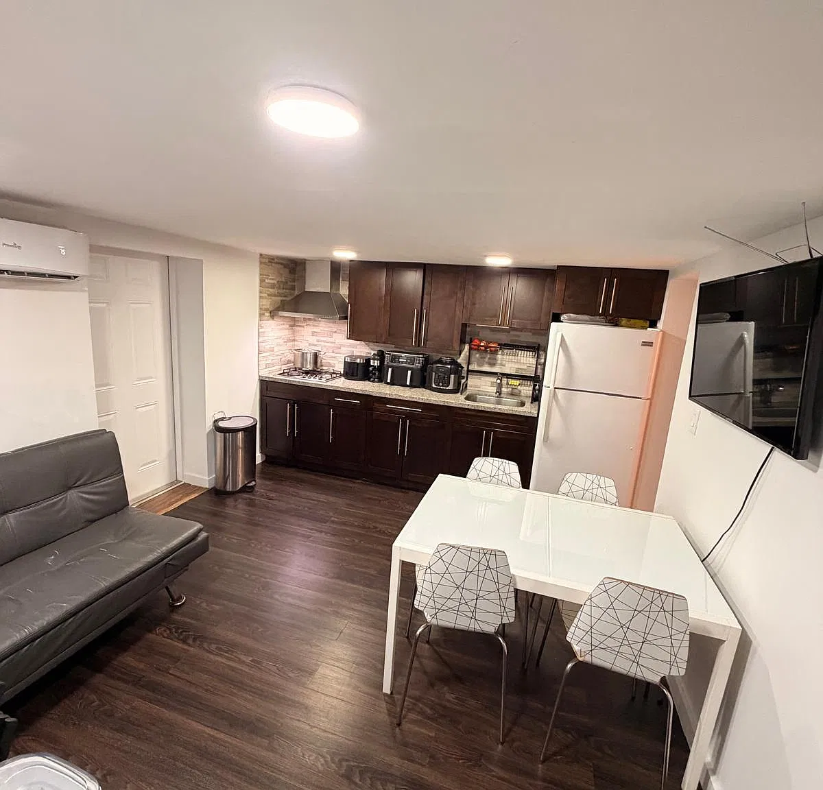 2 bed, $1,900 — Photo 1