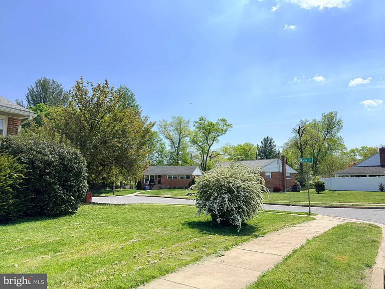1307 Malbay Dr — Photo 17