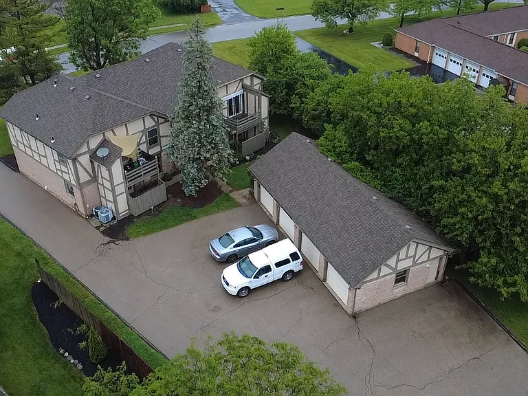 7767 Brams Hill Dr — Photo 3
