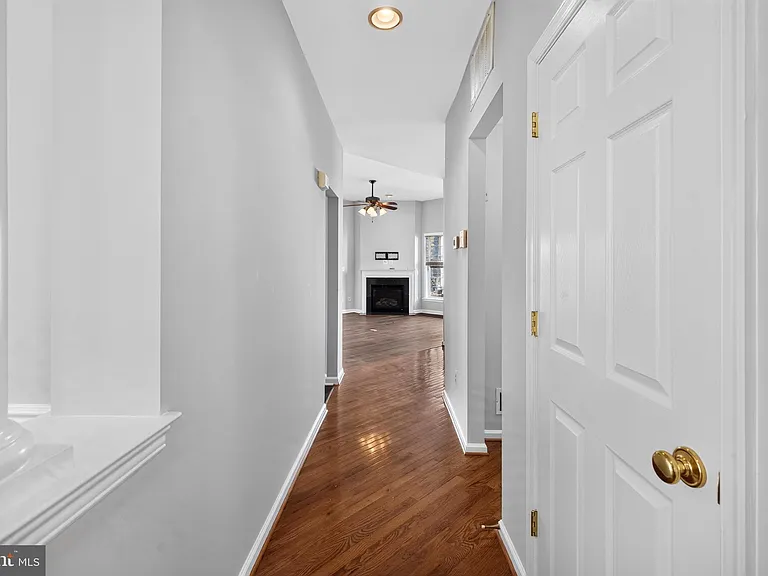 9036 Woodpecker Ct — Photo 13