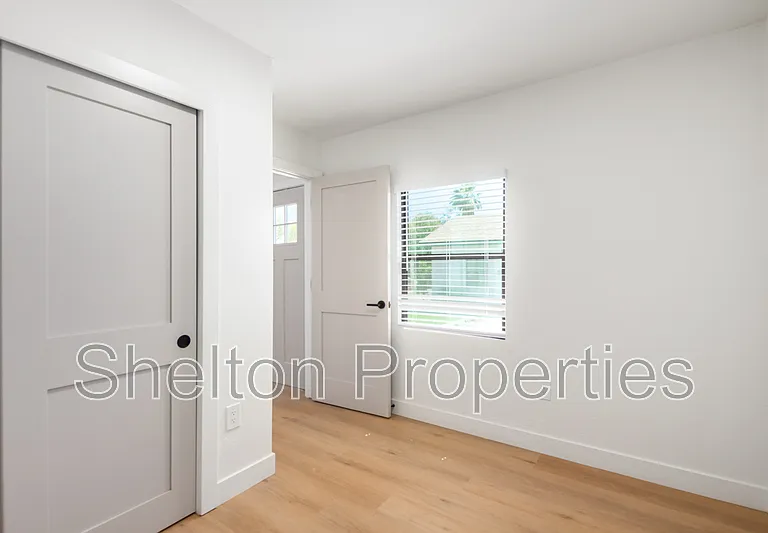 616 N 10th Ave #H — Photo 10