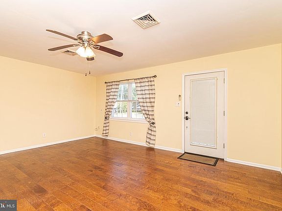 4th image of 205 Elmtowne Blvd