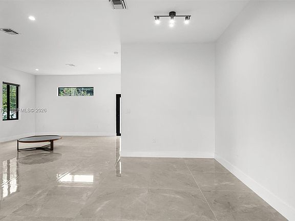 5th image of 808 NW 5th Ter