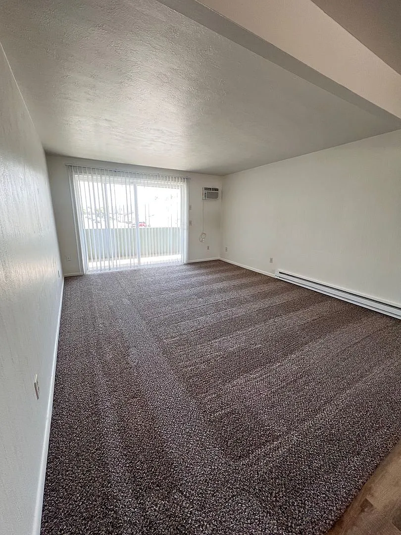 624 E Nelson Road — Photo 2