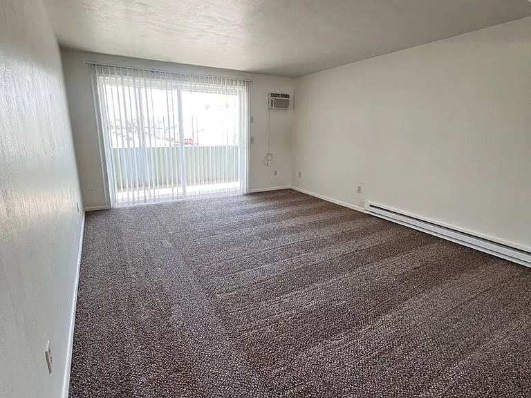 624 E Nelson Rd — Photo 2