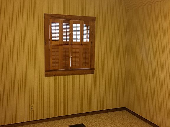 4th image of 429 S Saint James Blvd #A