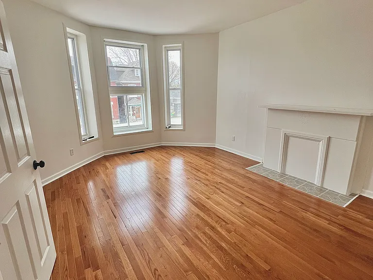 2852-2854 Lafayette Ave — Photo 9