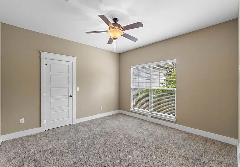 6008 Trestle St — Photo 17