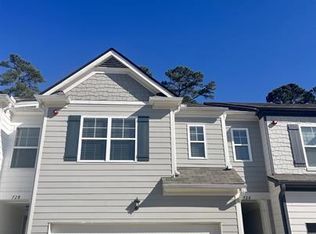 726 Woodstock Grove Dr, Woodstock, GA 30188
