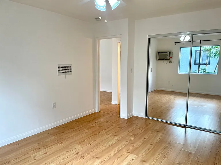 18530 Hatteras St #114 — Photo 6