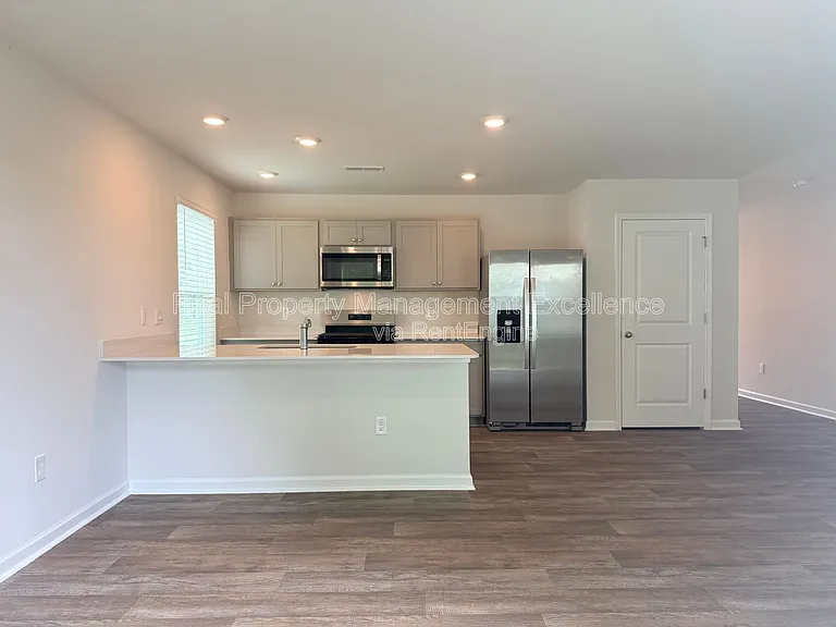 58 Sweet Meadow Rd — Photo 6
