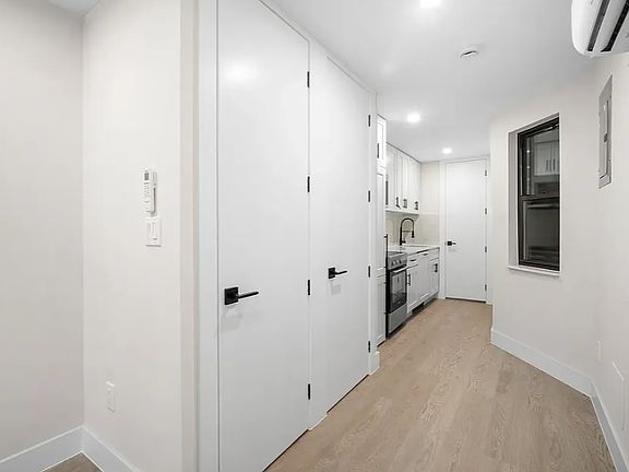 3rd image of 106 E 7th St APT Bw