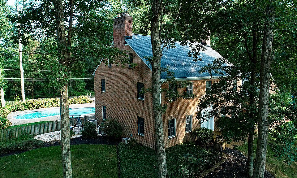 2nd image of 556 Wyndwood Dr