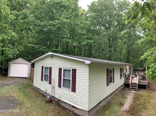 105 Muldovan Dr, Hawley, PA 18428