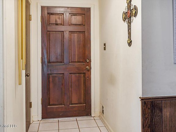 5th image of 8145 Canterbury Dr