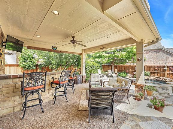 3rd image of 800 Woodcliff Dr