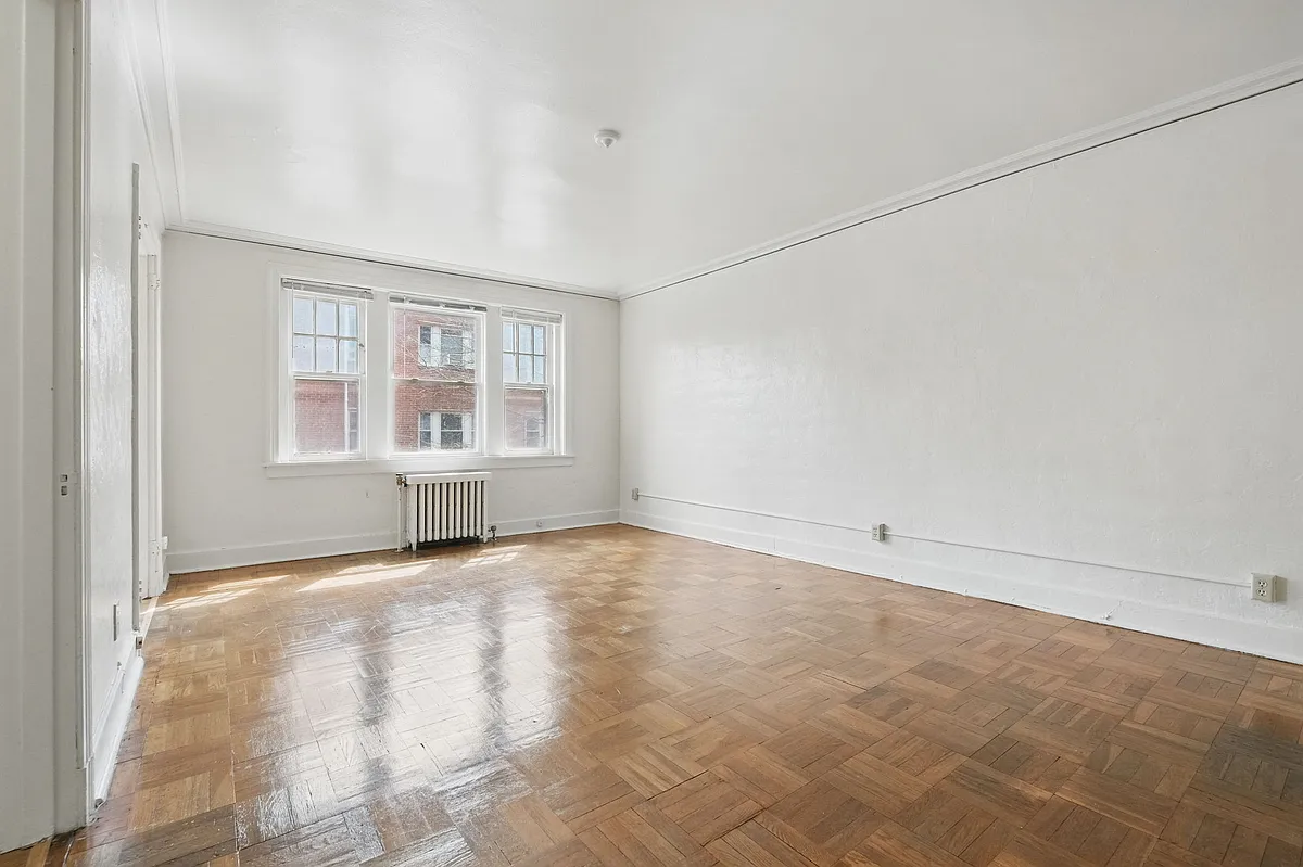 Building Photo - 5646 Hobart St #2