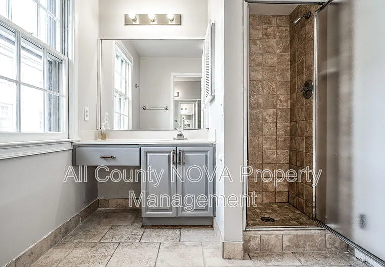1203 Michigan Ct — Photo 16