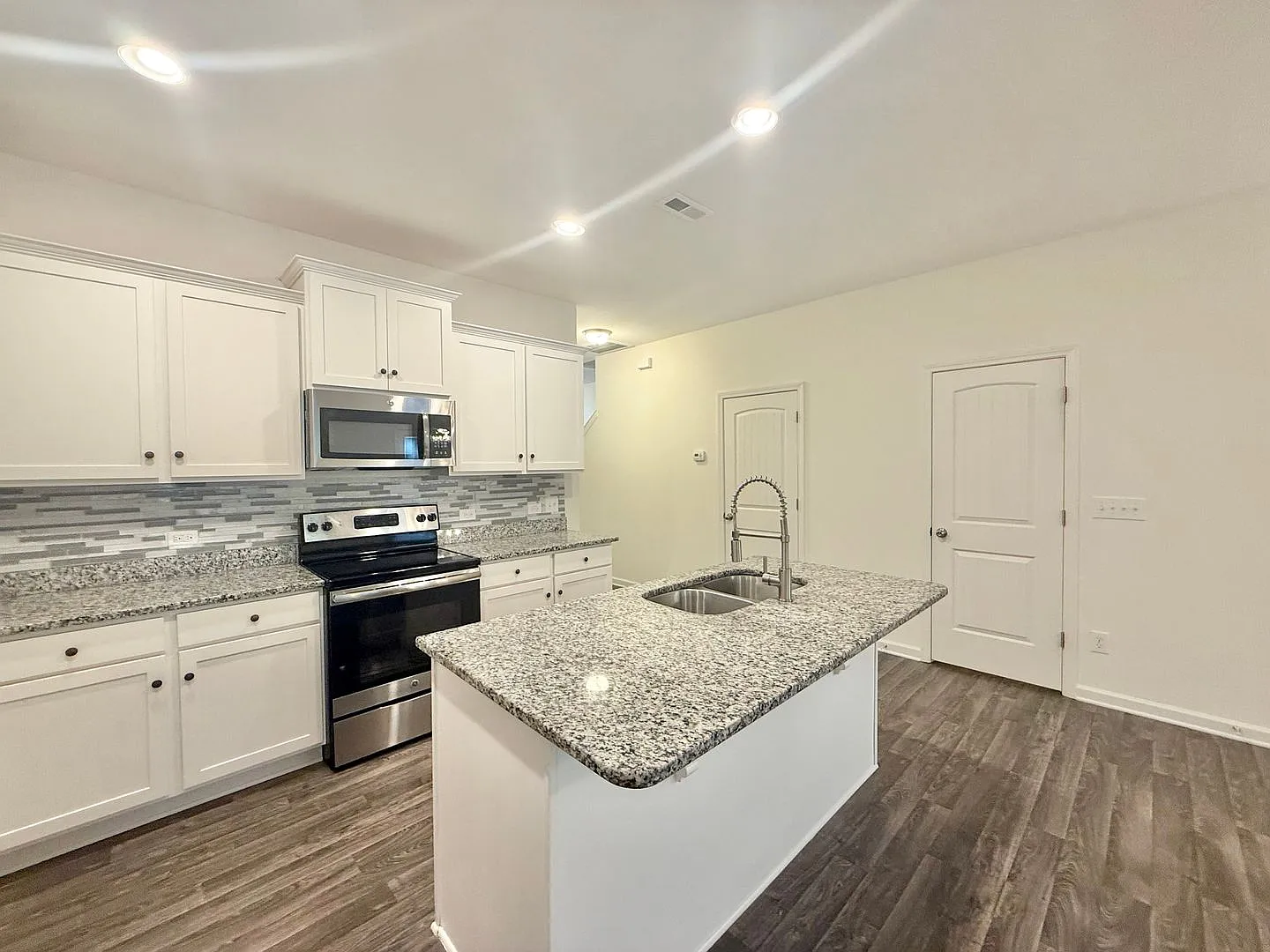 Spacious 3BD, 3.5BA Clayton Townhome with a Large Bonus Space Downstairs and Easy Access to Highways — Photo 3