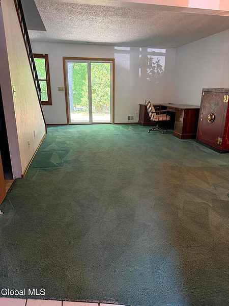 5th image of 10 Bennington Way