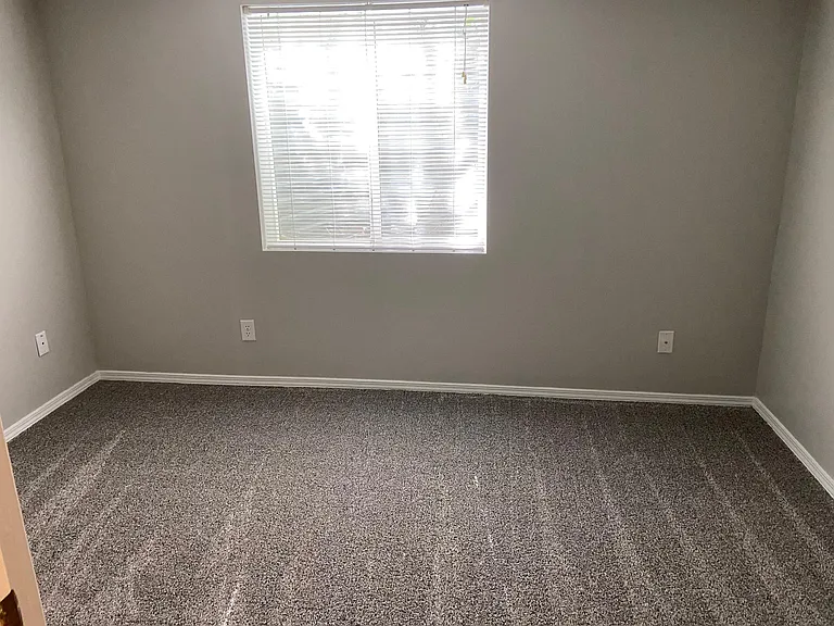 884 S 820 E — Photo 14