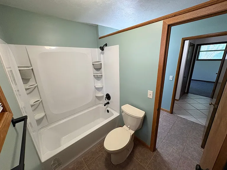 1300 Eastridge Dr — Photo 23